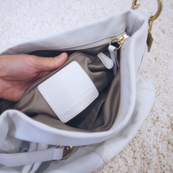 Coach Hampton White Hobo Bag Gold With Hardware - Picture 5 of 5